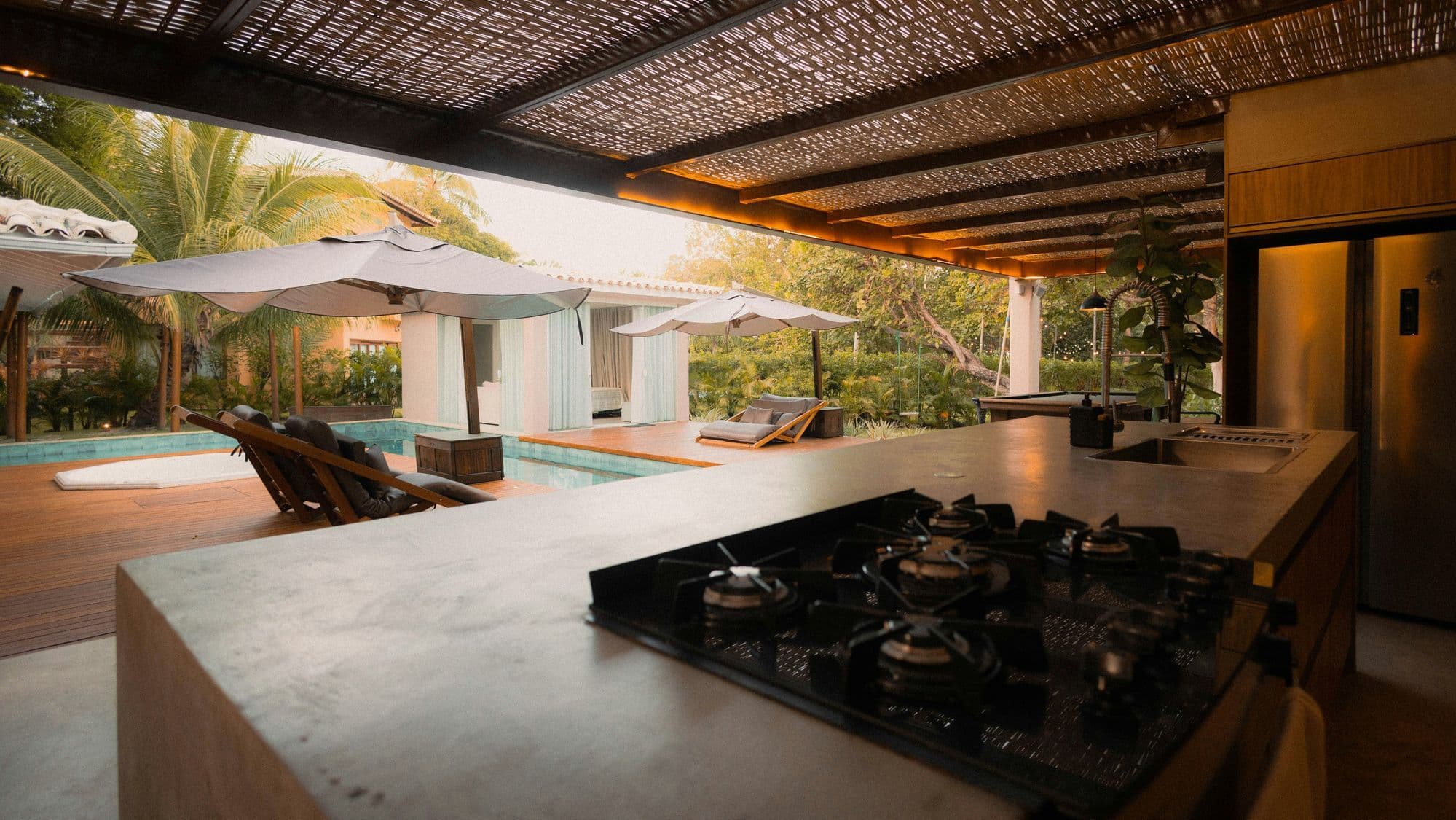 Villa Main outdoor kitchen and pool